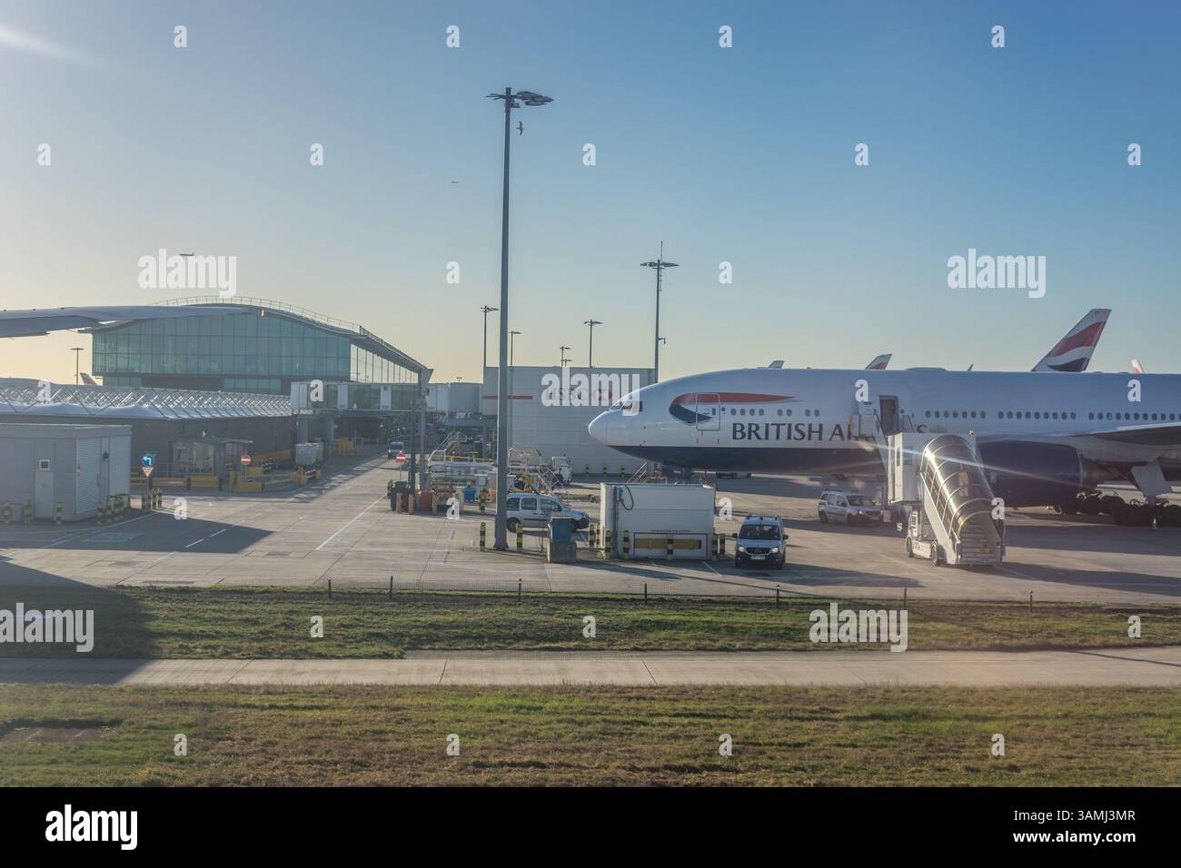 Heathrow, Londres - 28 janvier 2019 : avion British Airways à l'aéroport d'Heathrow avec publicité HSBC, Londres, Angleterre, Royaume-Uni Banque D'Images