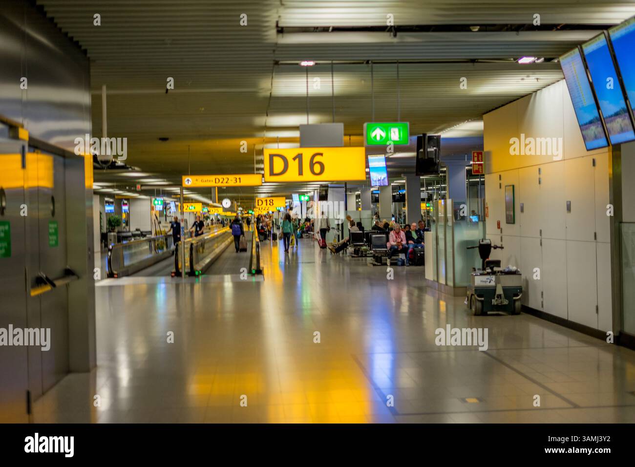 Schiphol, pays-Bas - 28 janvier 2019 : terminal D16 à avion à l'aéroport de Schiphol, pays-Bas, pays-Bas Banque D'Images
