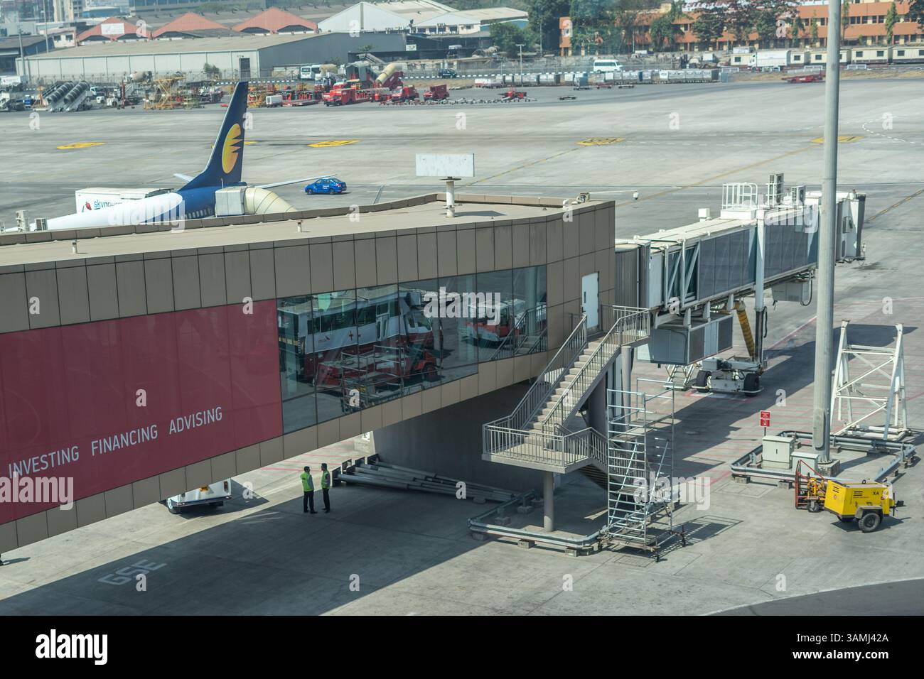 Mumbai, Inde - 18 février 2019 : passage d'avion au terminal T2 de l'aéroport chatrapati Sivaji de Mumbai, Inde Banque D'Images