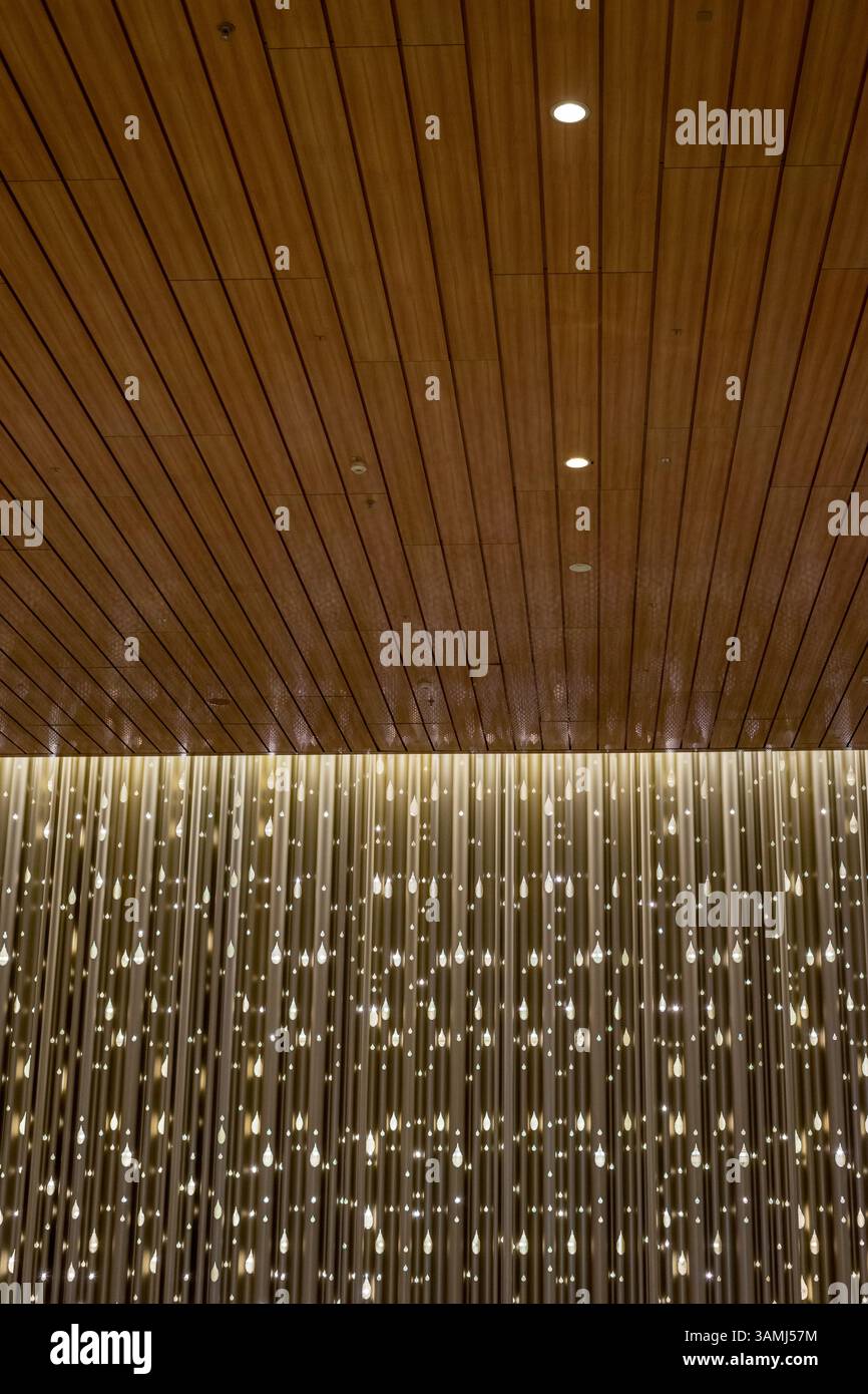 décoration de goutte d'eau sur les murs de l'aéroport de mumbai, bombay Banque D'Images