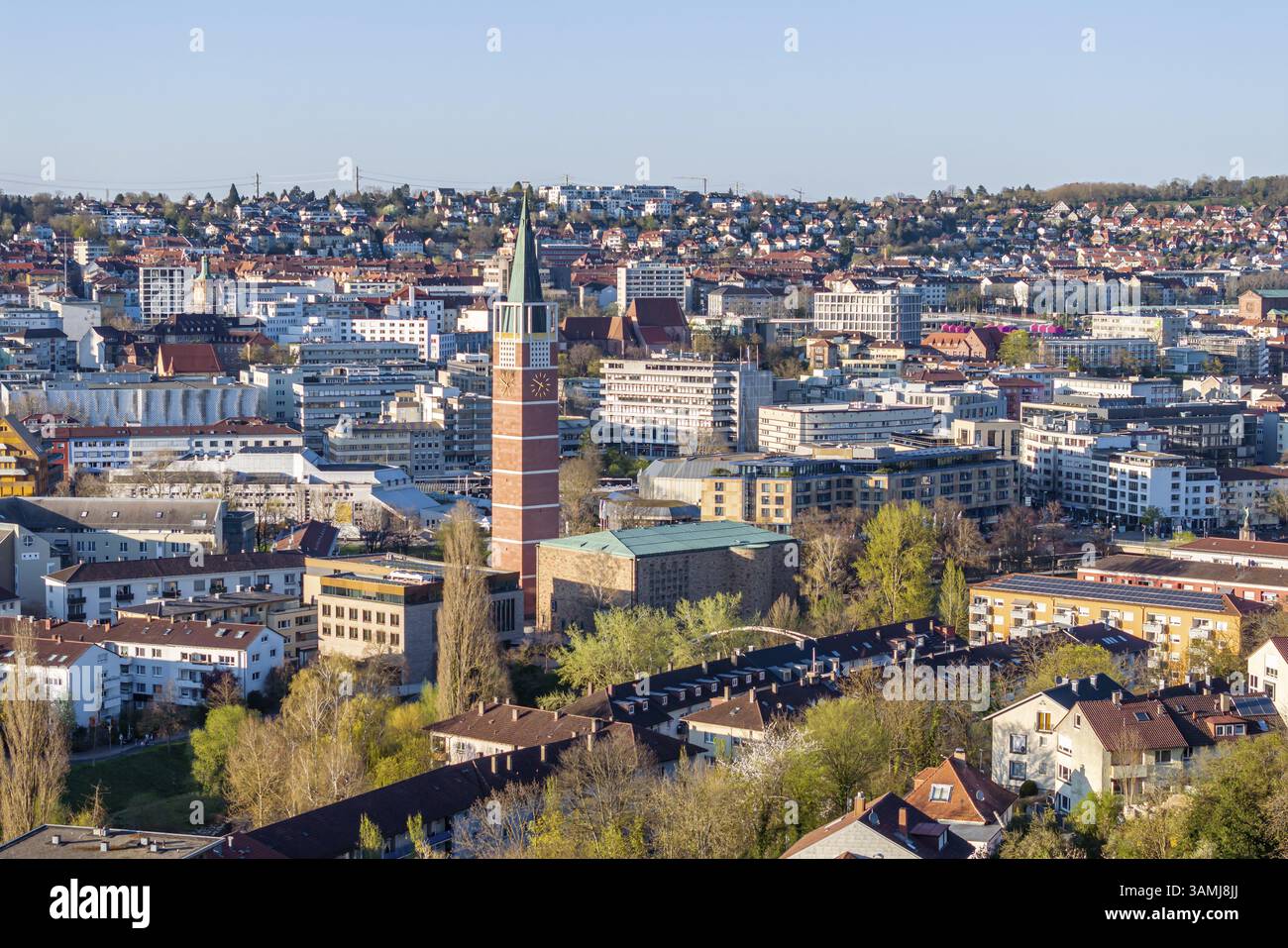Vue sur la ville avec centre-ville et bâtiments résidentiels, vue aérienne. Pforzheim, Bade-Wuertemberg, Allemagne, Europe Banque D'Images