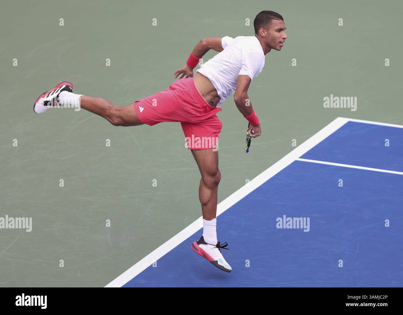 Felix Auger-Aliassime (CAN), Dubaï Duty Free Tennis Championships, Dubaï, U.A.E. Tennis - Dubaï Tennis Championships 2025 - Dubaï - ATP 500 - Dubaï du Banque D'Images