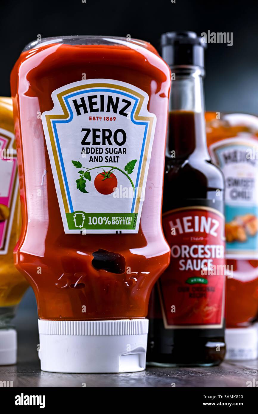 POZNAN, POL - 7 août 2024 : Heinz Products, marque fabriquée par la H. J. Heinz Company, une division de la Kraft Heinz Company. Banque D'Images