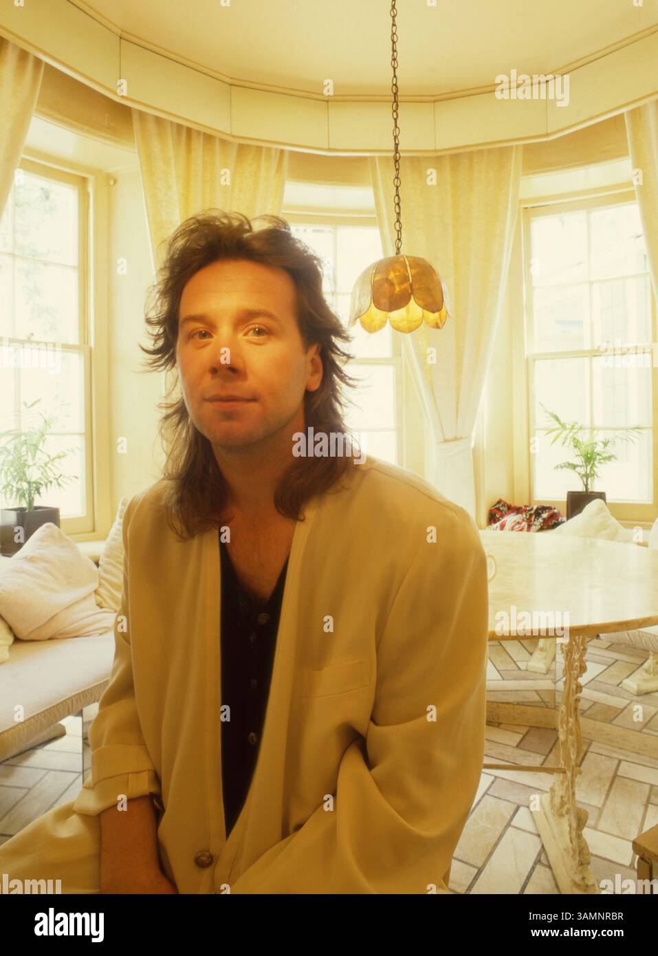 Portrait de Jim Kerr du groupe écossais simple Minds in Londres vers 1987 Banque D'Images