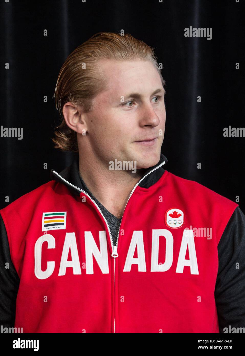 27 janvier 2014 - Vancouver, C.-B., Canada - Brady Leman, membre de l'équipe olympique canadienne de ski cross de Sotchi 2014, pose pour une photo lors d'une conférence de presse à Vancouver, C.-B., le lundi 27 janvier 2014. Alpine Canada Alpin annonce officiellement six athlètes de l’équipe canadienne de ski cross qui participeront aux Jeux olympiques d’hiver de Sotchi 2014. Carmine Marinelli/Vancouver 24hours/QMI Agency (crédit image : © Carmine Marinelli/QMI Agency/ZUMAPRESS.com) Banque D'Images