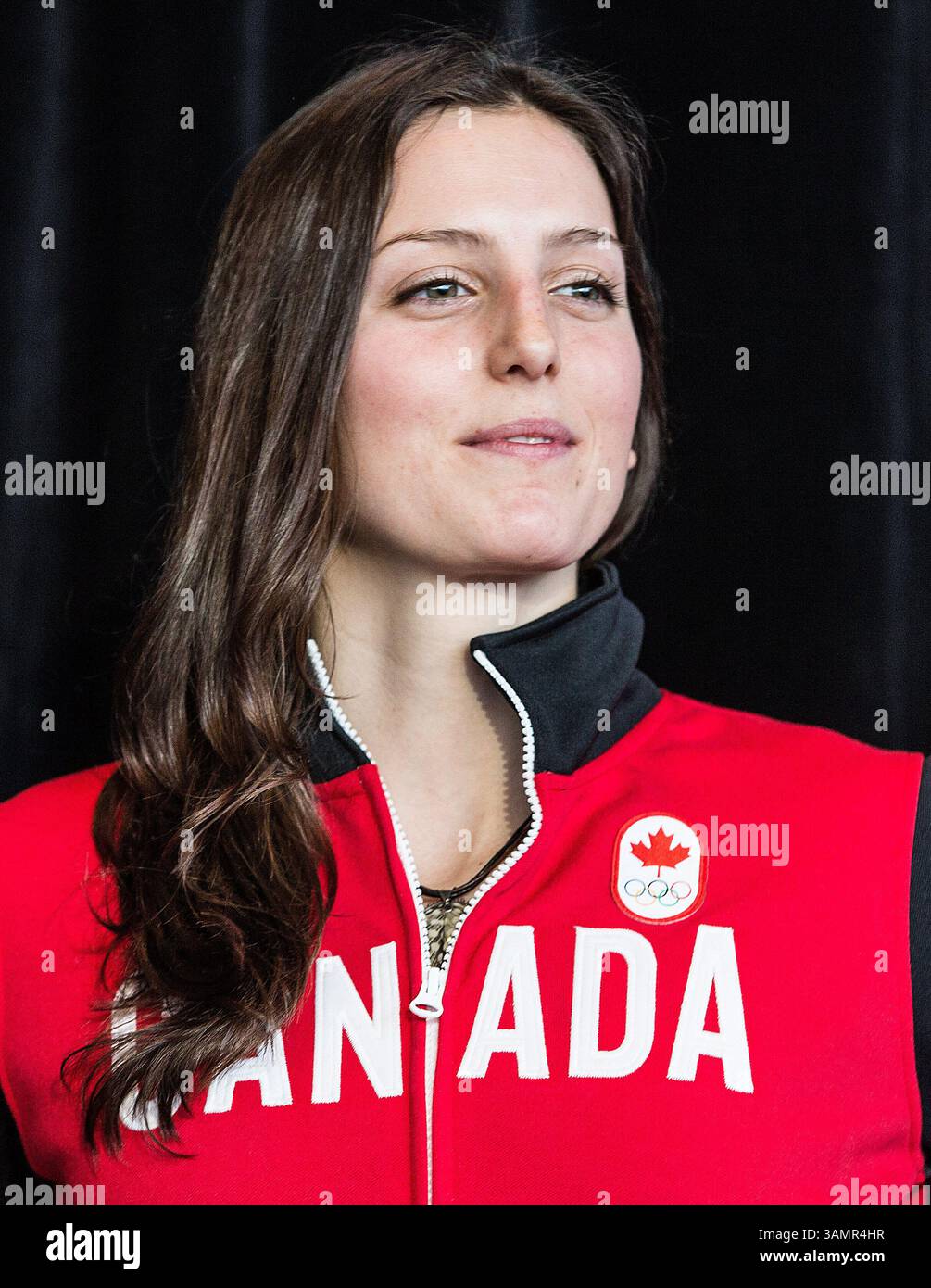 27 janvier 2014 - Vancouver, C.-B., Canada - Kelsey Serwa, membre de l'équipe olympique canadienne de ski cross de Sotchi 2014, pose pour une photo lors d'une conférence de presse à Vancouver, C.-B., le lundi 27 janvier 2014. Alpine Canada Alpin annonce officiellement six athlètes de l’équipe canadienne de ski cross qui participeront aux Jeux olympiques d’hiver de Sotchi 2014. Carmine Marinelli/Vancouver 24hours/QMI Agency (crédit image : © Carmine Marinelli/QMI Agency/ZUMAPRESS.com) Banque D'Images