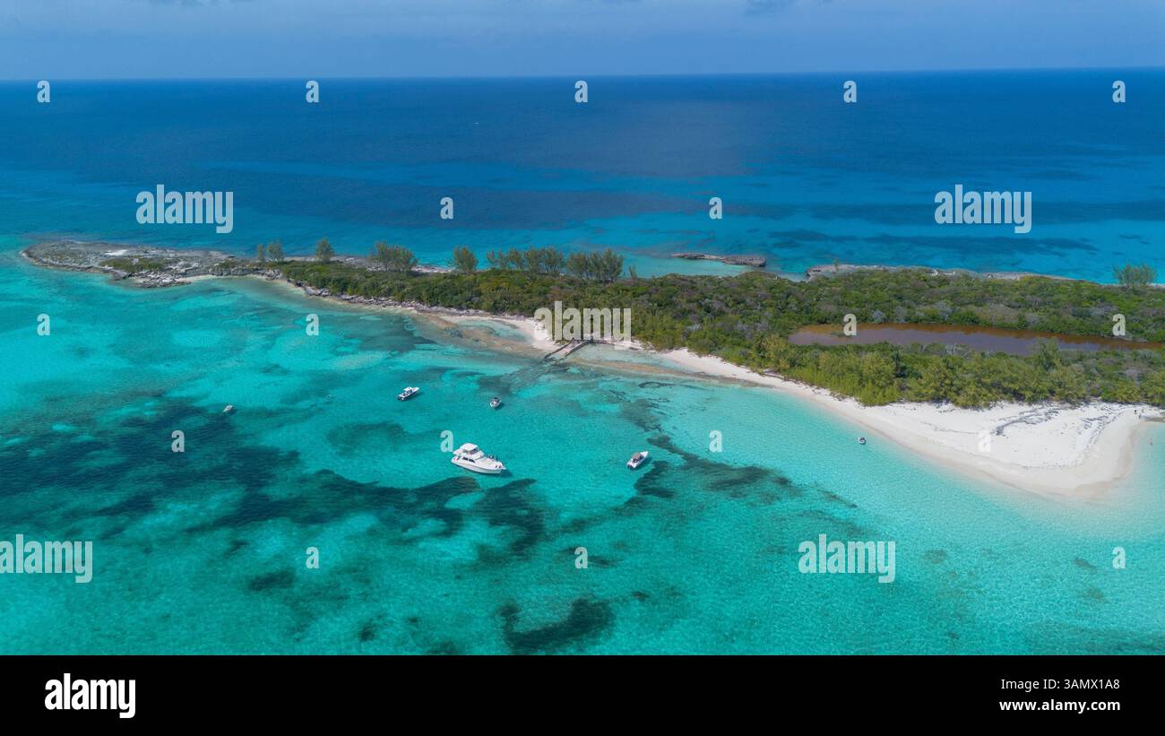 Vue aérienne de l'île de Green Cay avec des navires, Nassau, New Providence, les Bahamas. Banque D'Images