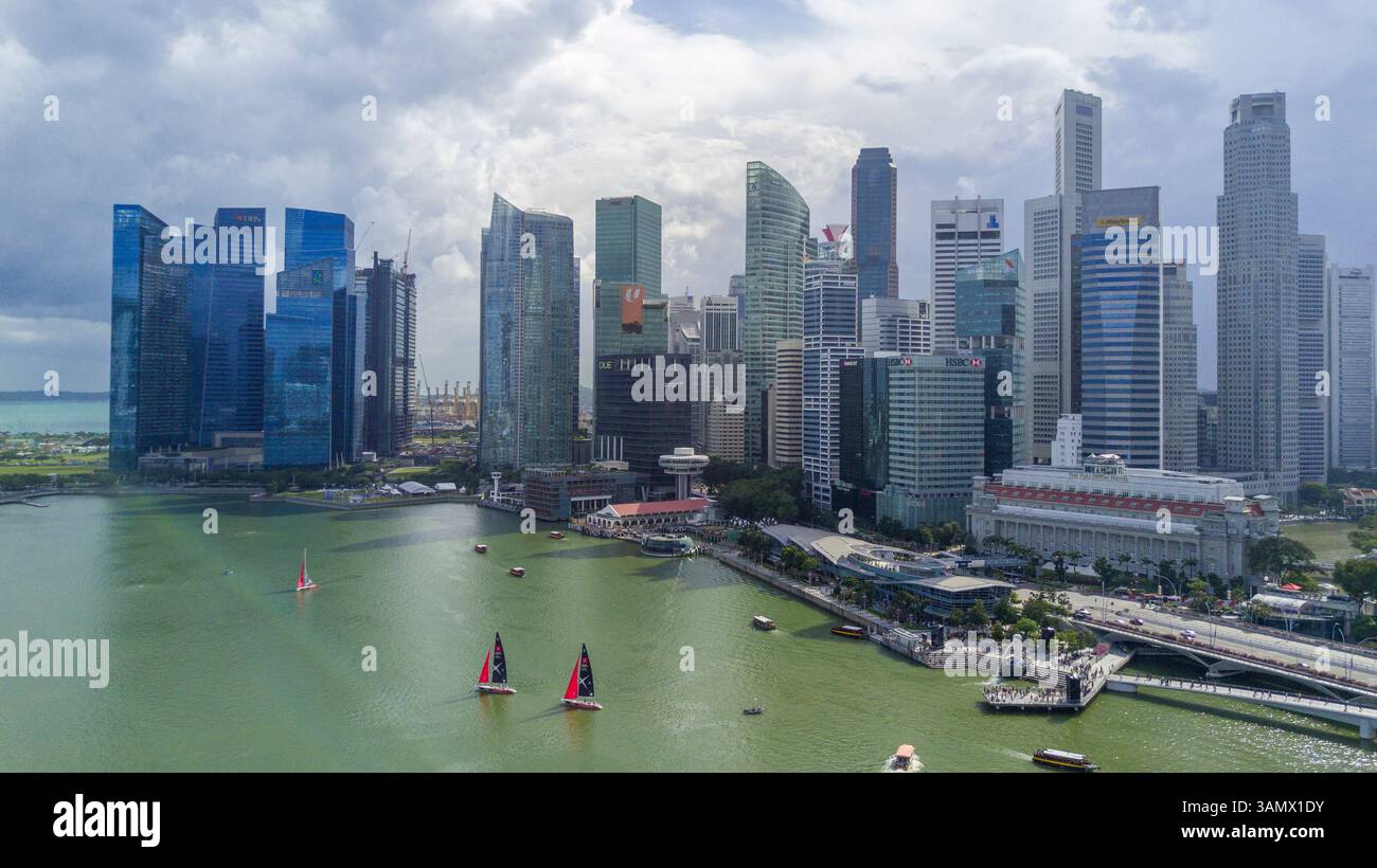Singapour, Singapour - 20 mai 2024 : vue aérienne du quartier économique moderne avec des gratte-ciel et Marina Bay, Singapour. Banque D'Images