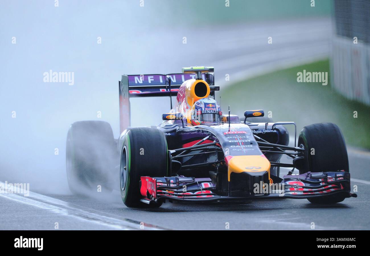 15 mars 2014 - Melbourne, Victoria, Australie - Daniel Ricciardo (AUS) d'Infiniti Red Bull Racing au volant d'une Renault Energy F1-2014 lors des qualifications du troisième jour du Grand Prix australien de formule 1 2014, Melbourne, Australie. (Crédit image : © Theo Karanikos/ZUMAPRESS.com) Banque D'Images