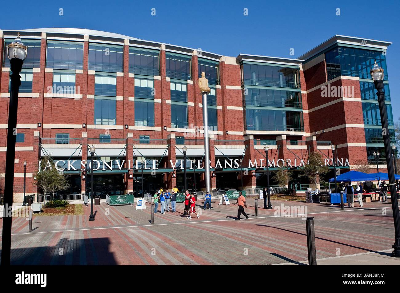 19 mars 2010 : vue extérieure du Jacksonville Veterans Memorial Arena pendant la première ronde de la division 1 de la NCAA East Regional à Jacksonville, en Floride. (Crédit image : © Gray Quetti/Cal Sport Media/ZUMApress.com) Banque D'Images