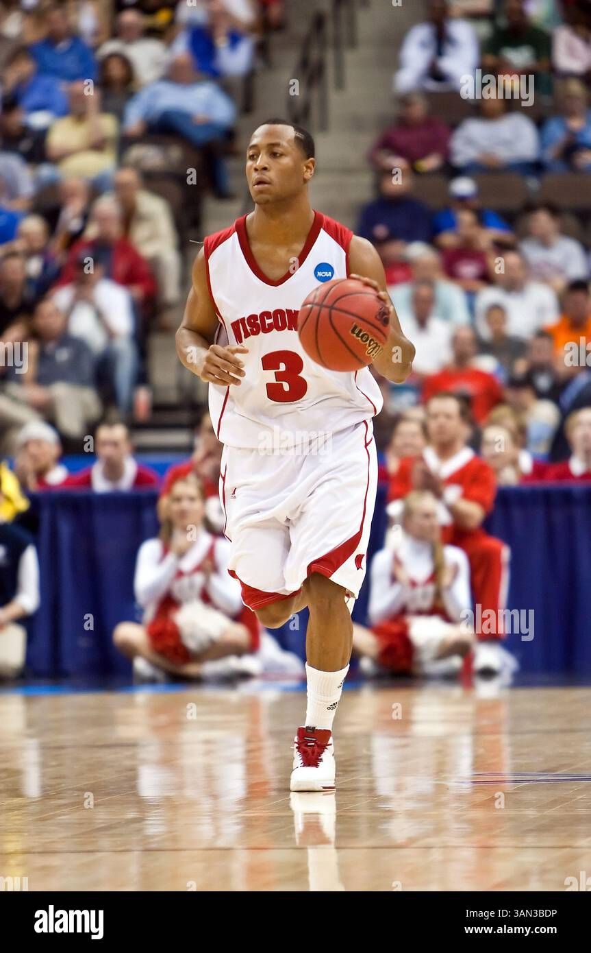 19 mars 2010 : le garde du Wisconsin Trevon Hughes (3) lors de la première ronde de la division 1 de l'action régionale de la NCAA est entre les Badgers du Wisconsin no 4 (Big Ten) et les Wofford Terriers no 13 (Conférence du Sud) à Jacksonville Veterans Memorial Arena à Jacksonville, en Floride. Le Wisconsin a battu Wofford 53-49.(image crédit : © Gray Quetti/Cal Sport Media/ZUMApress.com) Banque D'Images