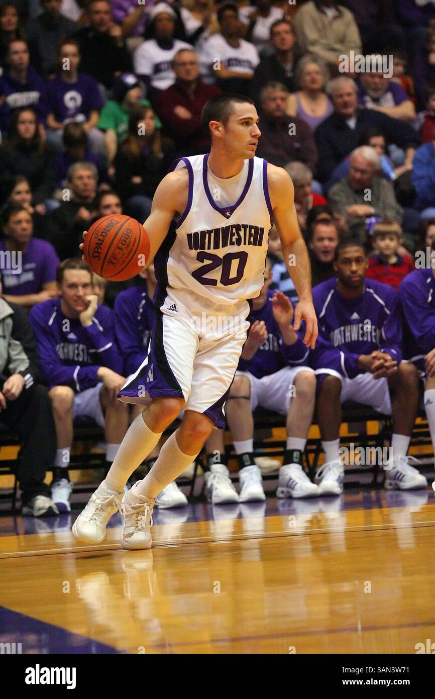 18 janvier 09 : le garde du nord-ouest Craig Moore (20 ans) en action lors d'un match de basket-ball Big Ten NCAA entre les Northwestern Wildcats et les Golden Gophers du Minnesota à la Welsh-Ryan Arena, Evanston, Illinois, remporté par les Wildcats 74-65.(crédit image : © Dennis Wierzbicki/Cal Sport Media)(crédit : © Dennis Wierzbicki/Cal Sport Media) Banque D'Images