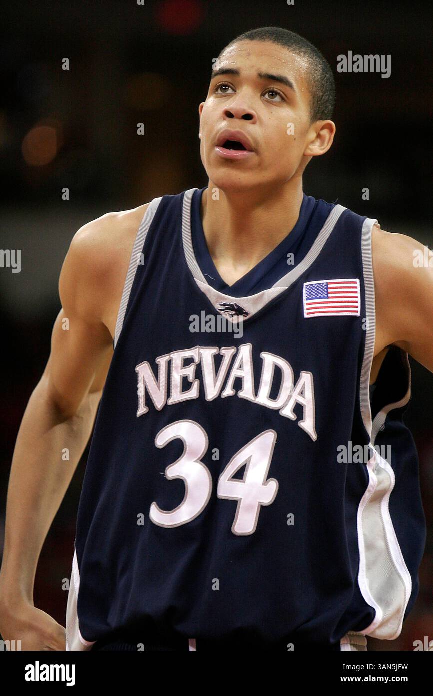 Le garde de première année du Nevada JaVale McGee dans le match avec Fresno State au Save Mart Center à Fresno, CA 8 février 2007. Le Nevada a gagné 81 à 68.(image crédit : © Phil Hawkins/Cal Sport Media) Banque D'Images