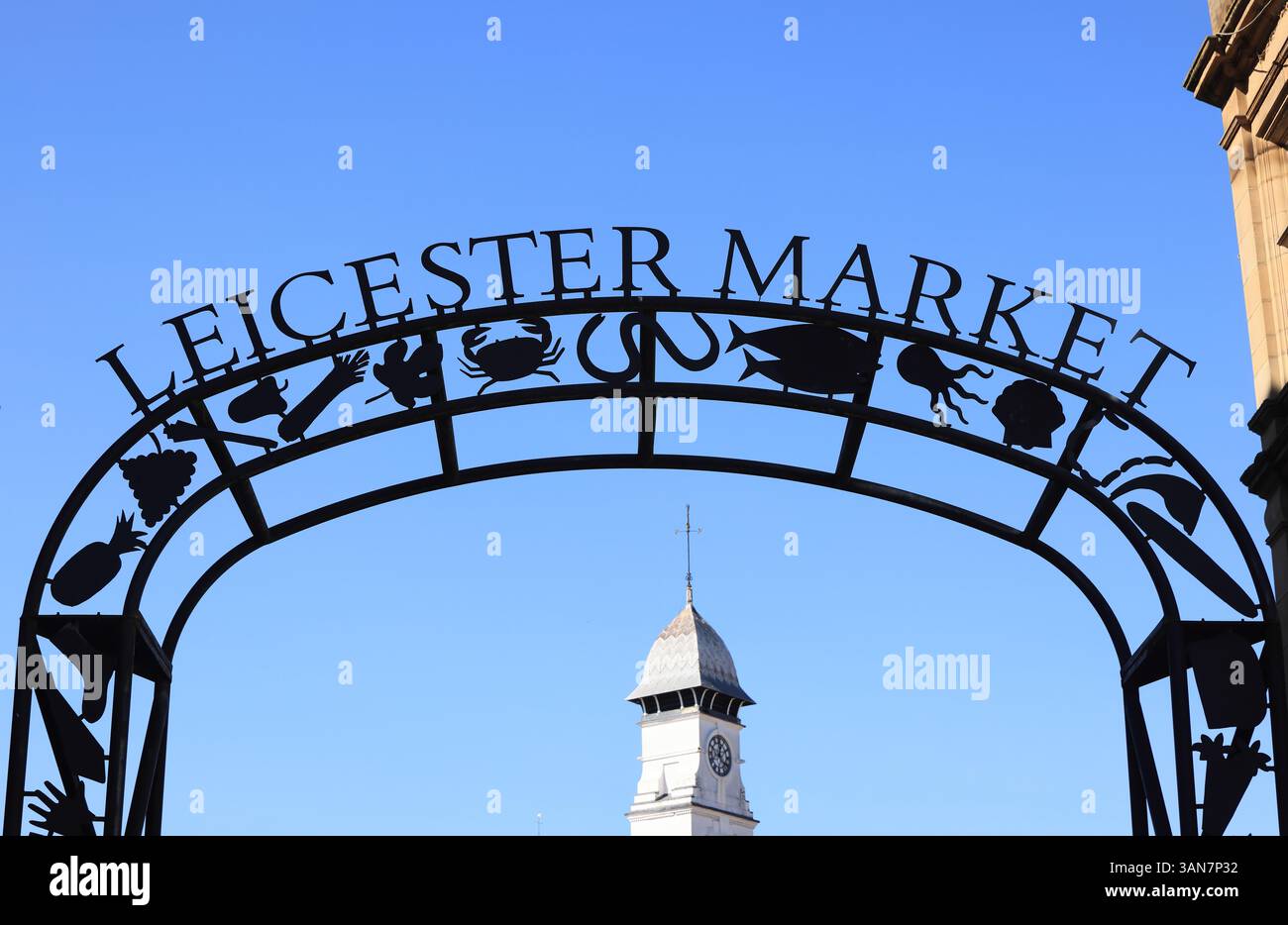 Panneau et murale pour le marché de Leicester sur la place du marché, vieux de 800 ans, et le plus grand marché couvert en Europe, Royaume-Uni Banque D'Images