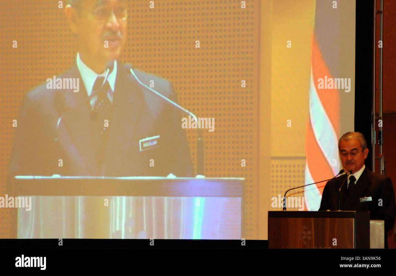 DATE RECORD NON DÉCLARÉE KUALA LUMPUR, 14 avril Malaisie le cinquième premier ministre Tun Abdullah Ahmad Badawi est décédé aujourd'hui à l'âge de 85 ans. La nouvelle du décès de l'homme d'État à l'Institut National de cardiologie IJN a été confirmée par son beau-fils, Khairy Jamaluddin, à travers un post sur les médias sociaux Archive photo.H.BERBAR Banque D'Images