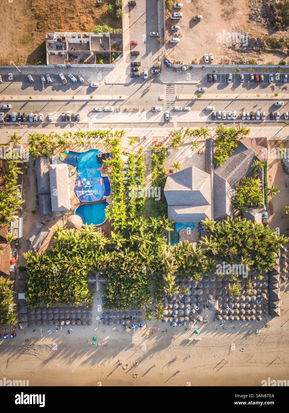 Vue aérienne du complexe d'activités sur la plage au Brésil. Banque D'Images