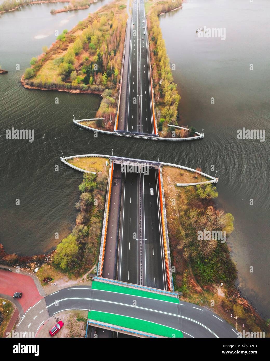 Vue aérienne du pont aquatique Veluwemeer Aqueduc, Harderwijk, pays-Bas. Banque D'Images