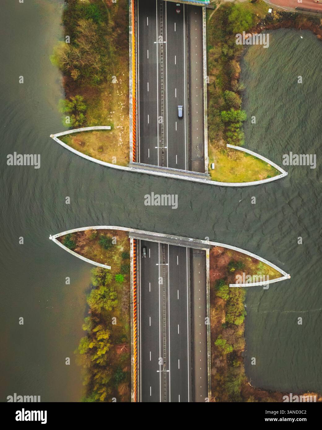 Vue aérienne du pont aquatique Veluwemeer Aqueduc, Harderwijk, pays-Bas. Banque D'Images