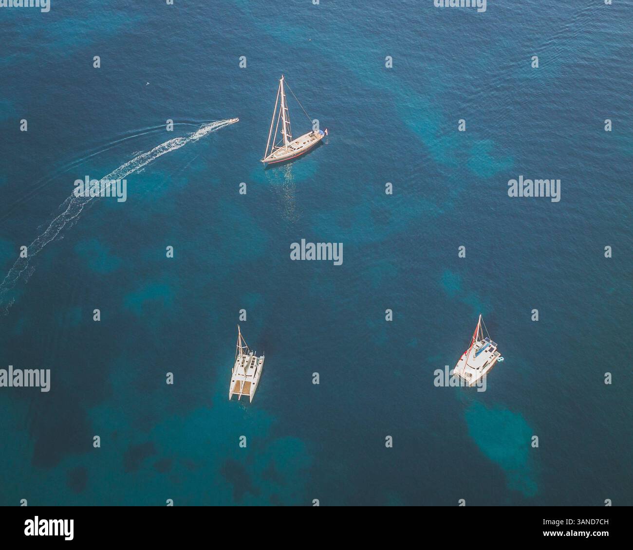 Vue aérienne d'un voilier, Port Andratx, Majorque, Espagne. Banque D'Images