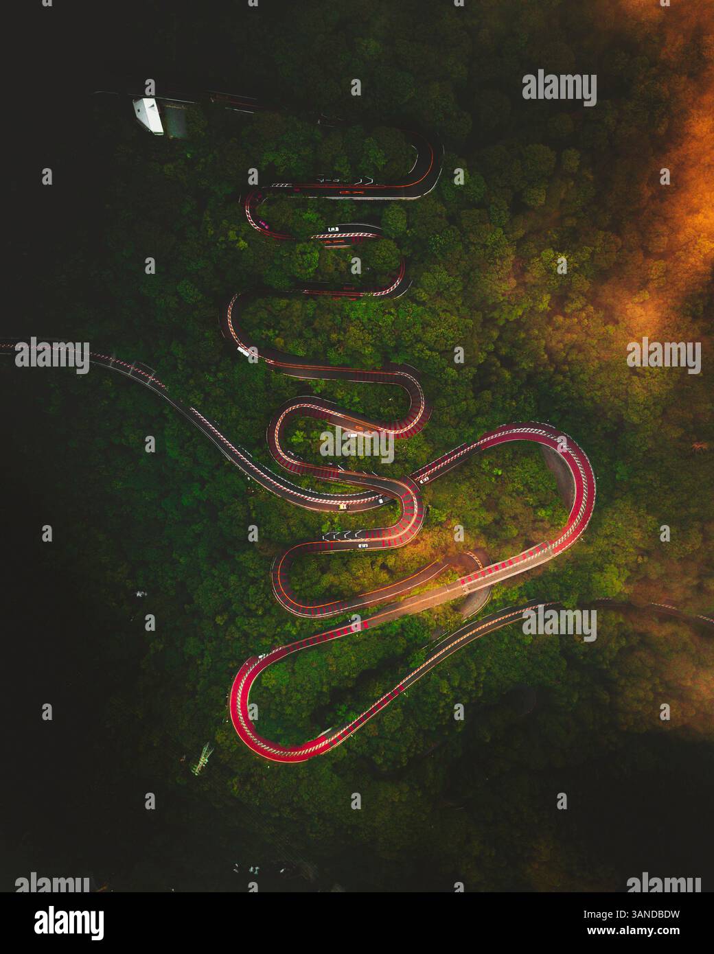 Vue aérienne d'une route japonaise près de Hakone, Japon. Banque D'Images