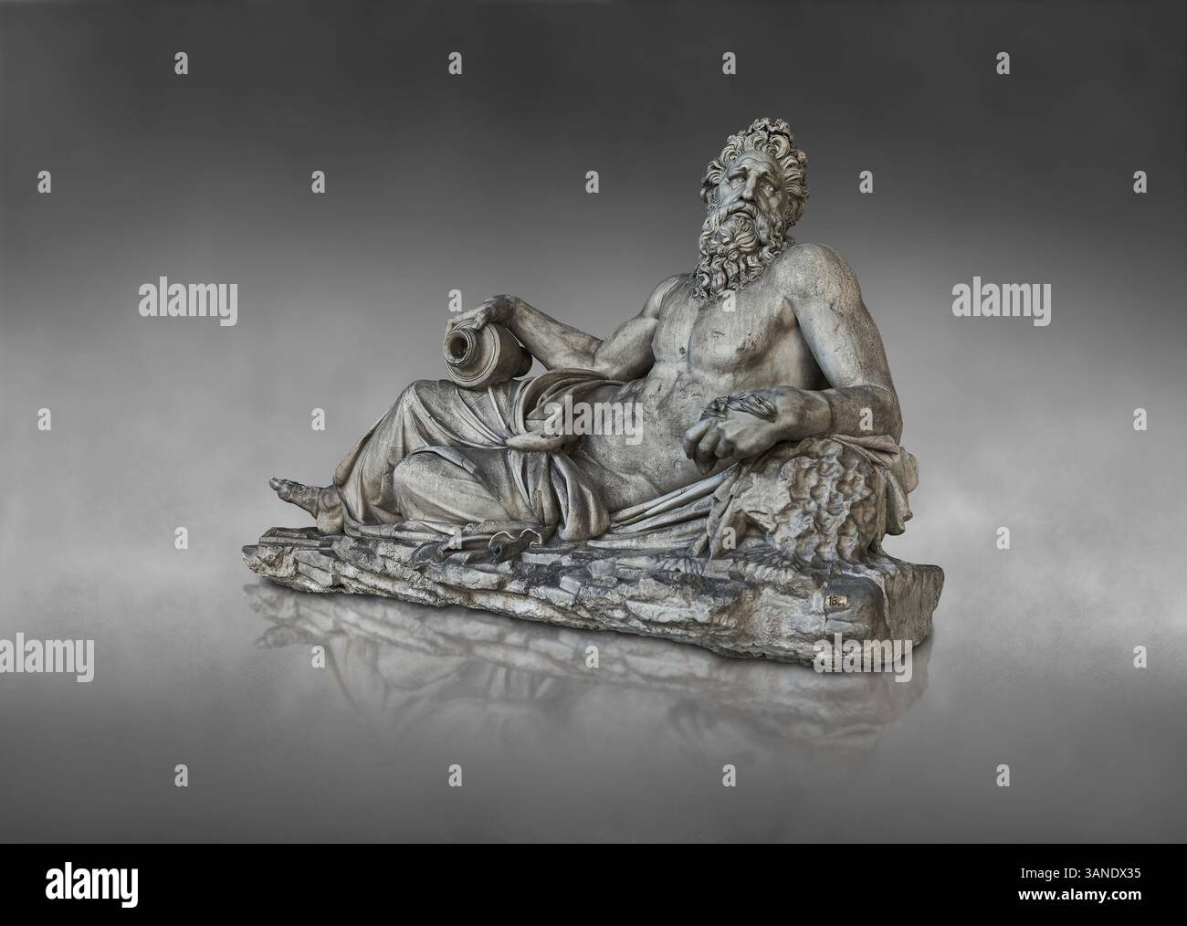 Statue romaine du Dieu de la rivière Arno, représentant dans une pose couchée traditionnelle. Datant de l'époque d'Hadrien, inspiré par un original grec antérieur. Banque D'Images