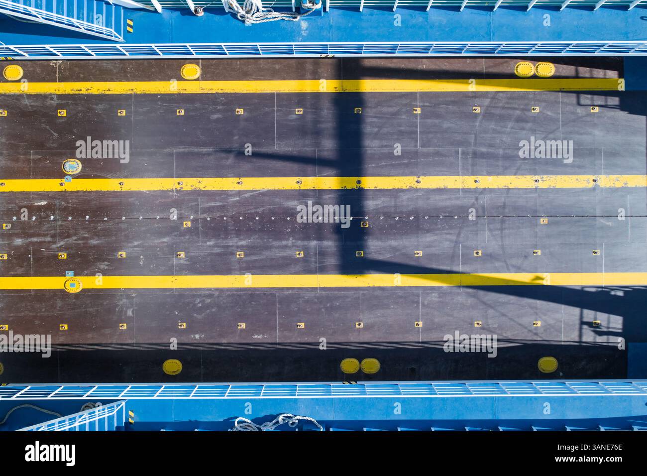 Vue aérienne de l'intérieur d'un car ferry. Banque D'Images