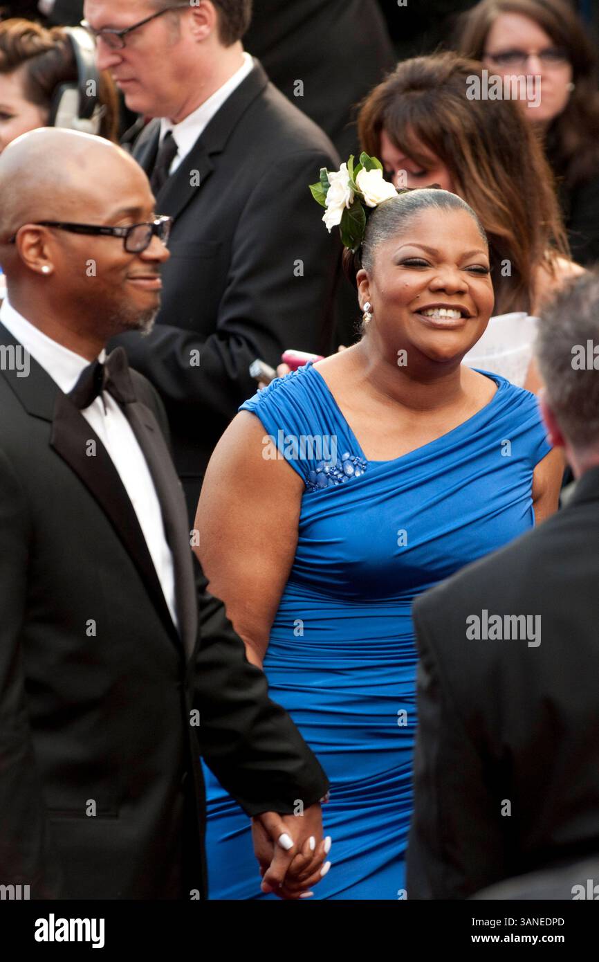 07 mars 2010 - Hollywood, Californie, États-Unis - OSCARS 2010 - SIDNEY HICKS et MO'NIQUE, nominée aux OSCARS de la meilleure actrice dans un second rôle pour son travail dans 'Precious : basé sur le roman 'Push' de Sapphire', arrive à la 82e cérémonie annuelle des Oscars au Kodak Theatre à Hollywood, CA, dimanche. (Crédit image : © Niall McCarthy/AMPAS/ZUMApress.com) Banque D'Images