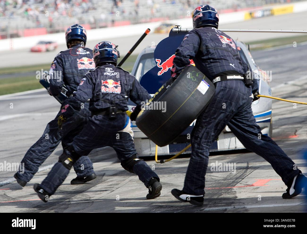Hampton, GA - 07 mars 2010 : Scott Speed vient pour un arrêt au stand pendant la course du Kobalt Tools 500 à Atlanta Motor Speedway à Hampton, GA. (Crédit image : © ASP/Cal Sport Media/ZUMApress.com) Banque D'Images