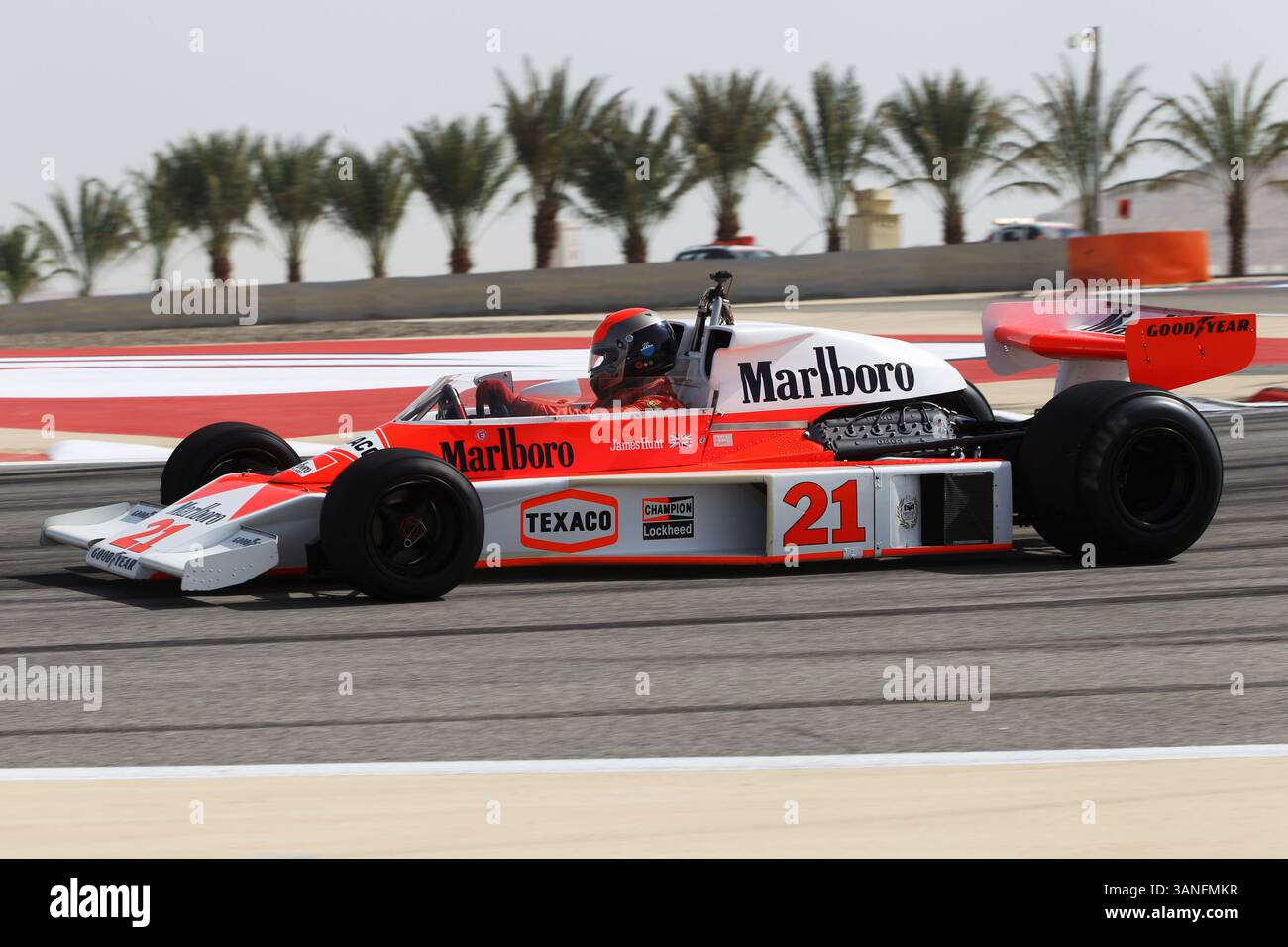 13 mars 2010 - Sakhir, Bahreïn - salle riche dans la McLaren M23 de James Hunt (GBR)...Championnat du monde de formule 1, Rd 1, Grand Prix de Bahreïn, Journée de qualification, circuit international de Bahreïn. (Crédit : © Sutton Motorsports/ZUMApress.com) Banque D'Images