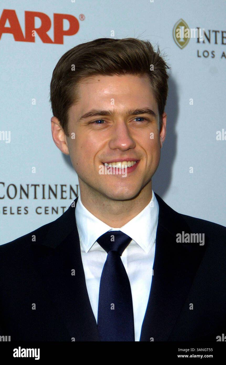 01 mai 2010 - Los Angeles, C. A, USA - Aaron Tveit lors de la 5ème édition annuelle A FINE ROMANCE BENEFIT, qui s'est tenue aux studios 20th Century Fox, le 1er mai 2010, à Los Angeles. 2010.K64711JBI(crédit image : © Globe photos/ZUMApress.com) Banque D'Images