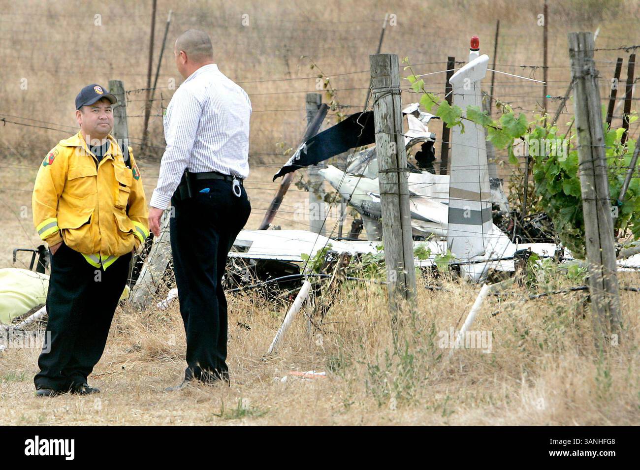 MERCREDI, 05 AOÛT 2009, AMERICAN CANYON, CA -..Un petit avion s'est écrasé dans une colline à l'extrémité est de Watson Lane dans American Canyon iearly mercredi matin. Les autorités signalent un décès dans l'accident, probablement le pilote... J.L. Sousa/Register. (Crédit image : © Napa Valley Register/ZUMApress.com) Banque D'Images