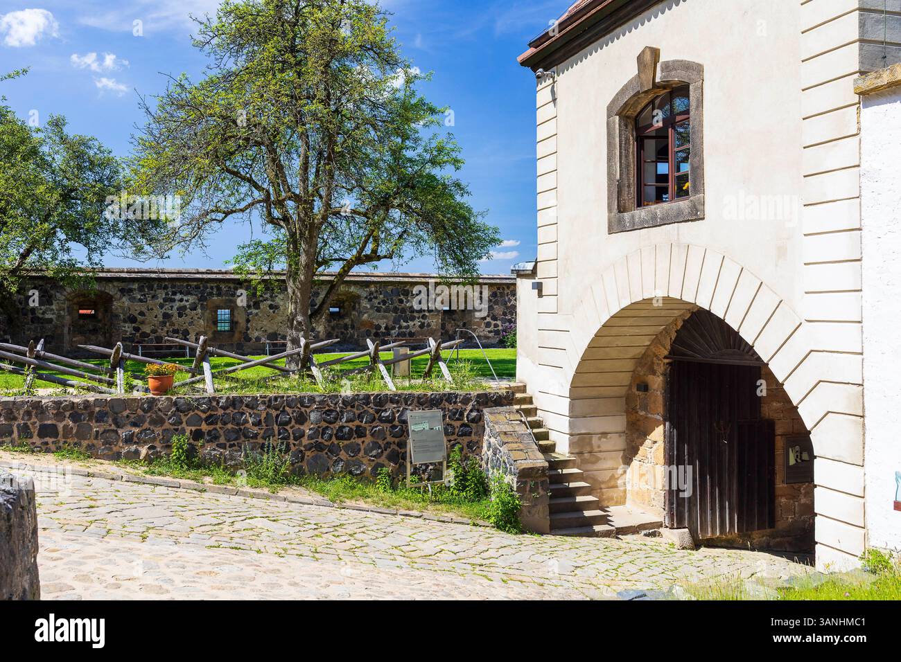 1. Burgtor zur Burg Stolpen, Saxe, Deutschland *** 1 porte du château au château de Stolpen, Saxe, Allemagne Banque D'Images