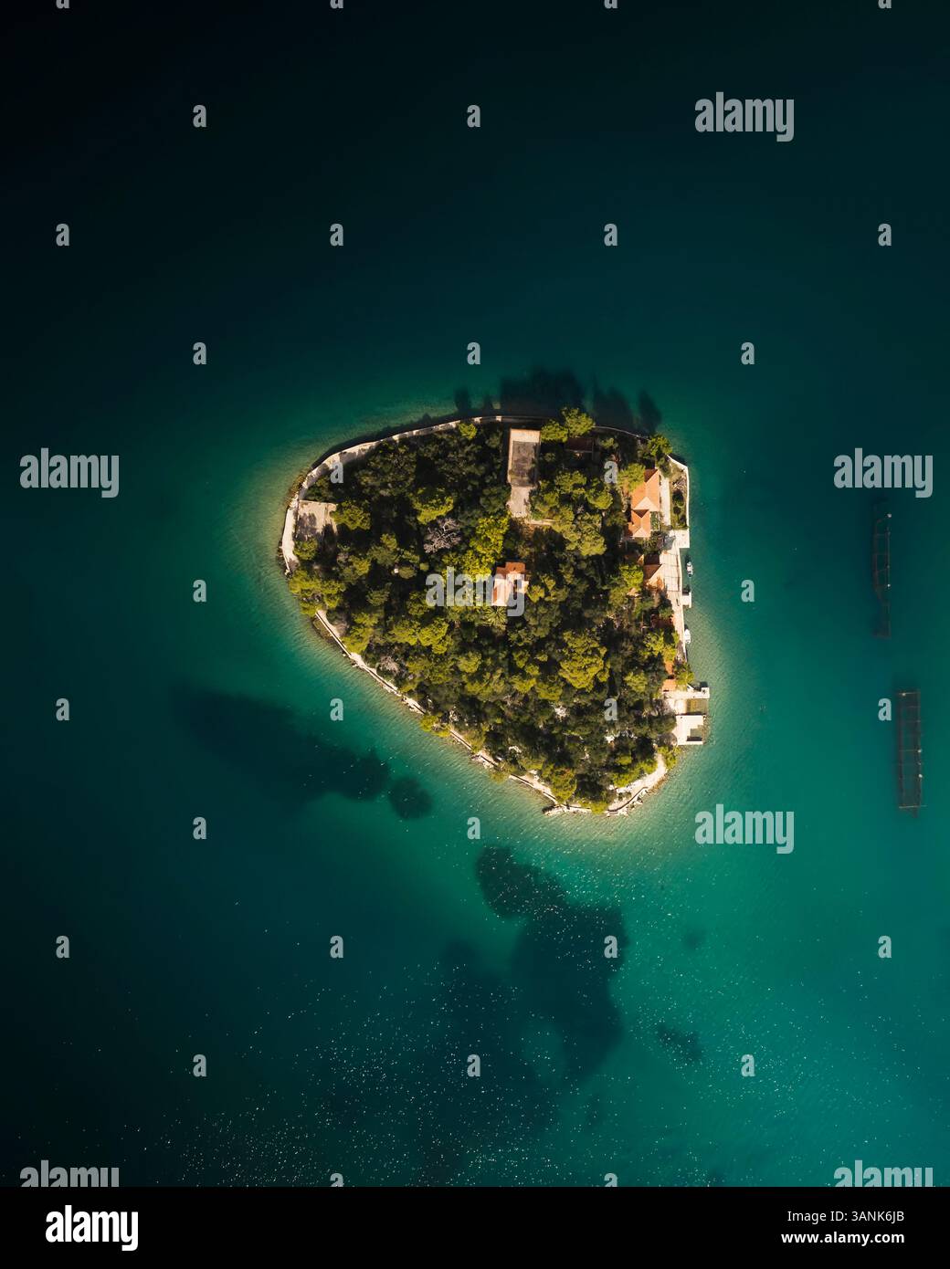 Vue aérienne de l'île Otocic Zivota, Dubrovnik-Neretva, Croatie. Banque D'Images