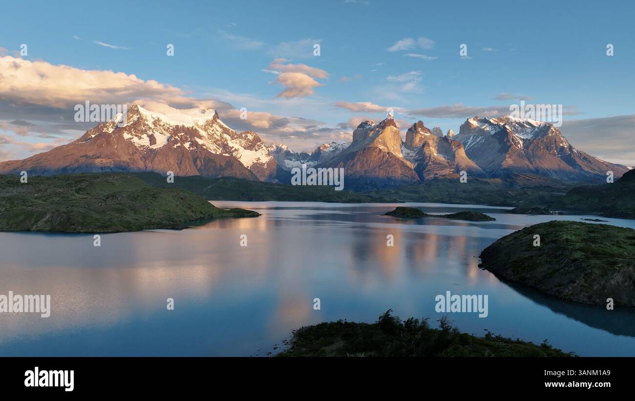 Vue aérienne du Cerro Castillo à Torres del Paine, Patagonie, Chili. Banque D'Images
