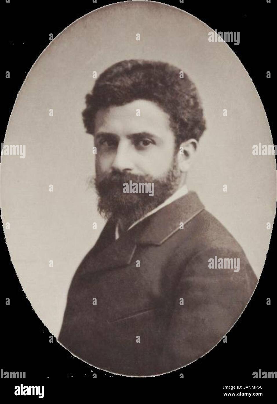 Cette photographie capture Jacques Bertillon (1851-1922), statisticien et démographe français, dont les travaux ont influencé de manière significative l’analyse démographique et statistique à la fin du XIXe et au début du XXe siècle. Banque D'Images