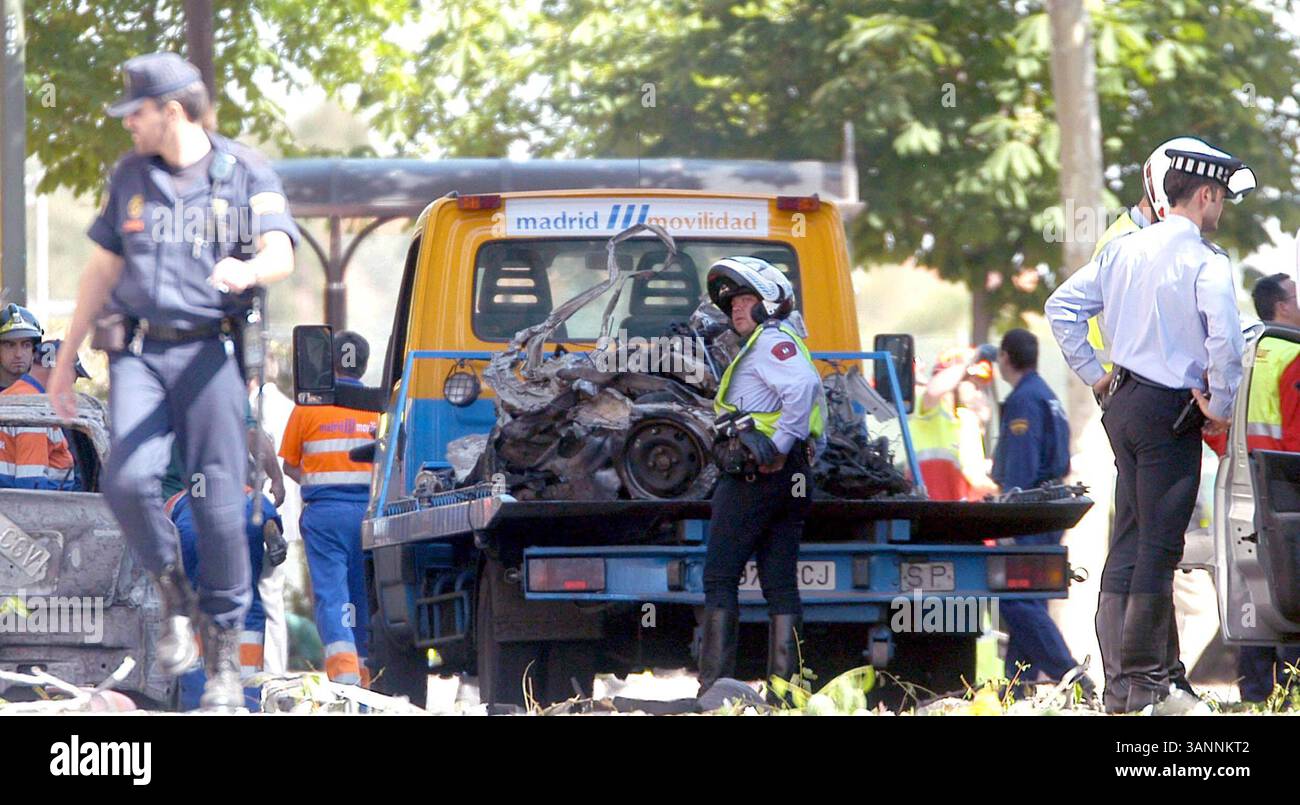25 MAI 2005 - MADRID, ESPAGNE - ***NE PAS UTILISER EN ALLEMAGNE, EN FRANCE, EN ITALIE ET AU PORTUGAL***..001350.UNE VOITURE PIÉGÉE A EXPLOSÉ DANS LA CAPITALE ESPAGNOLE - MADRID, .ESPAGNE.5-25-2005. CEBOLLA- LINKUK- 2005.K43448.(image crédit : © Globe photos/ZUMAPRESS.com) Banque D'Images