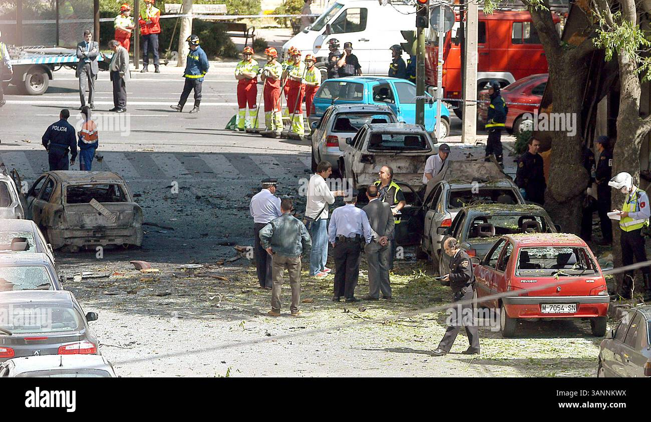 25 MAI 2005 - MADRID, ESPAGNE - ***NE PAS UTILISER EN ALLEMAGNE, EN FRANCE, EN ITALIE ET AU PORTUGAL***..001350.UNE VOITURE PIÉGÉE A EXPLOSÉ DANS LA CAPITALE ESPAGNOLE - MADRID, .ESPAGNE.5-25-2005. CEBOLLA- LINKUK- 2005.K43448.(image crédit : © Globe photos/ZUMAPRESS.com) Banque D'Images