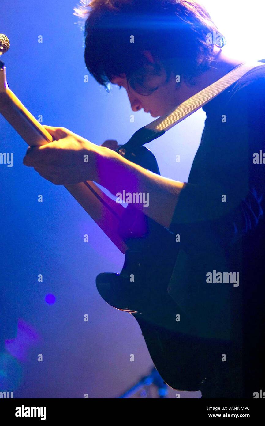 6 février 2007 - Londres, Grand Londres, Royaume-Uni - K51649. 001768.ALEX TURNER. Arctic Monkeys-Live concert-Brixton Academy, Brixton, Londres, Royaume-Uni. 04-20-2006. CHRIS AUBREY-(crédit image : © Globe photos/ZUMAPRESS.com) Banque D'Images 6 février 2007 - Londres, Grand Londres, Royaume-Uni - K51649. 001768.ALEX TURNER. Arctic Monkeys-Live concert-Brixton Academy, Brixton, Londres, Royaume-Uni. 04-20-2006. CHRIS AUBREY-(crédit image : © Globe photos/ZUMAPRESS.com) Banque D'Images