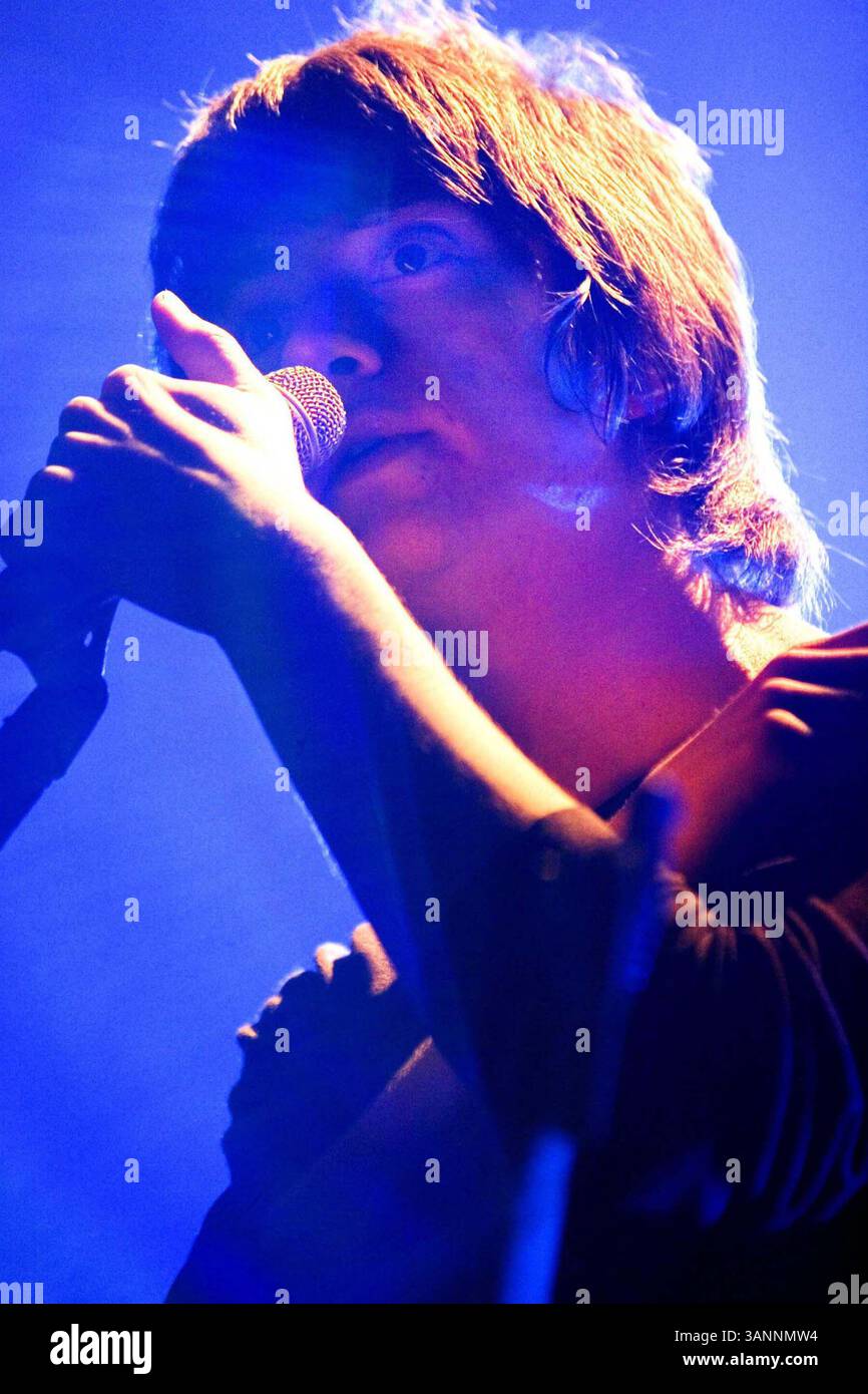 6 février 2007 - Londres, Grand Londres, Royaume-Uni - K51649. 001768.ALEX TURNER. Arctic Monkeys-Live concert-Brixton Academy, Brixton, Londres, Royaume-Uni. 04-20-2006. CHRIS AUBREY-(crédit image : © Globe photos/ZUMAPRESS.com) Banque D'Images 6 février 2007 - Londres, Grand Londres, Royaume-Uni - K51649. 001768.ALEX TURNER. Arctic Monkeys-Live concert-Brixton Academy, Brixton, Londres, Royaume-Uni. 04-20-2006. CHRIS AUBREY-(crédit image : © Globe photos/ZUMAPRESS.com) Banque D'Images