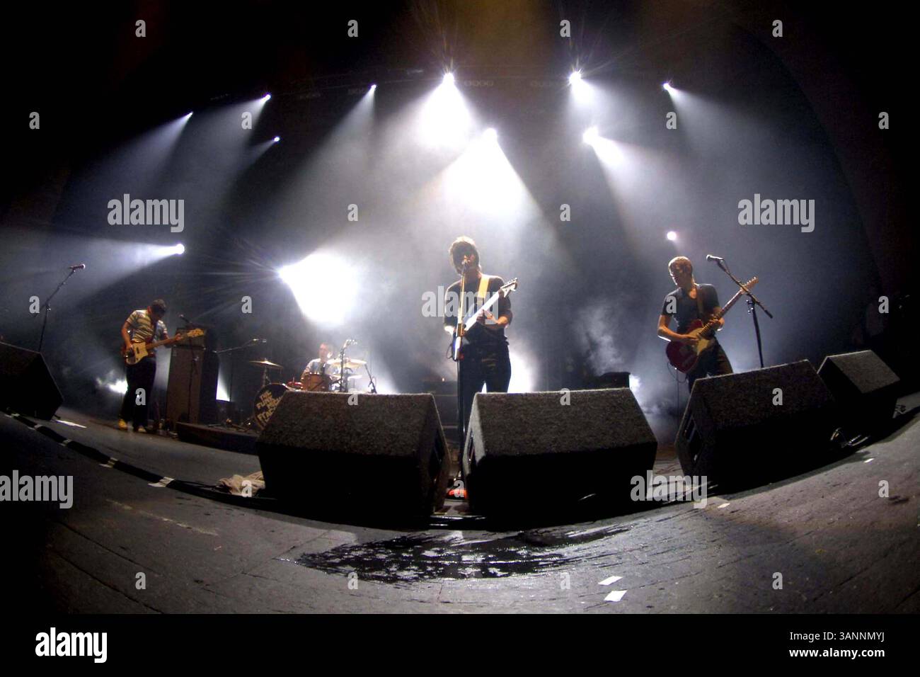 6 février 2007 - Londres, Grand Londres, Royaume-Uni - K51649. 001768.ALEX TURNER. Arctic Monkeys-Live concert-Brixton Academy, Brixton, Londres, Royaume-Uni. 04-20-2006. CHRIS AUBREY-(crédit image : © Globe photos/ZUMAPRESS.com) Banque D'Images 6 février 2007 - Londres, Grand Londres, Royaume-Uni - K51649. 001768.ALEX TURNER. Arctic Monkeys-Live concert-Brixton Academy, Brixton, Londres, Royaume-Uni. 04-20-2006. CHRIS AUBREY-(crédit image : © Globe photos/ZUMAPRESS.com) Banque D'Images