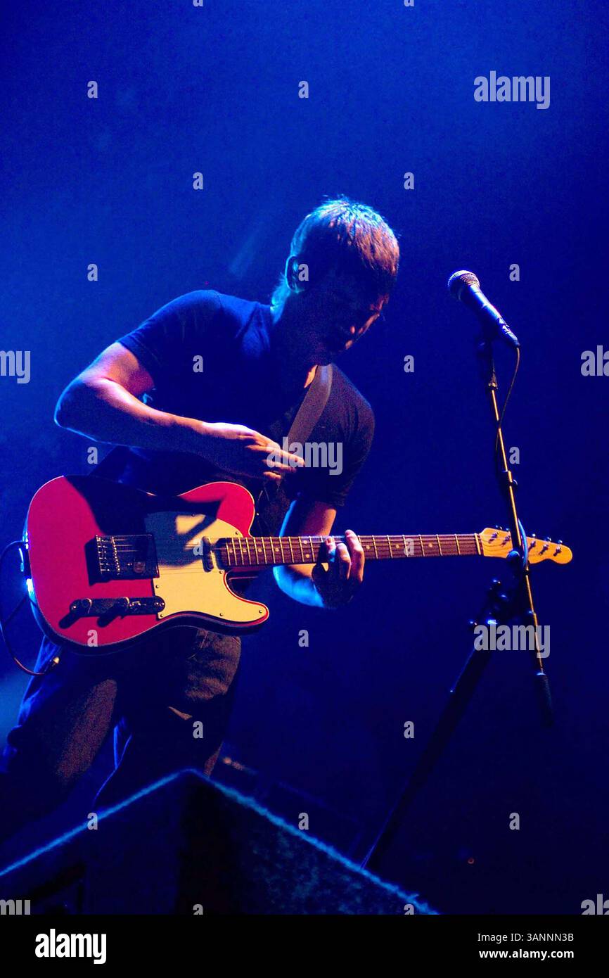 6 février 2007 - Londres, Grand Londres, Royaume-Uni - K51649. 001768.JAMIE COOK. Arctic Monkeys-Live concert-Brixton Academy, Brixton, Londres, Royaume-Uni. 04-20-2006. CHRIS AUBREY-(crédit image : © Globe photos/ZUMAPRESS.com) Banque D'Images 6 février 2007 - Londres, Grand Londres, Royaume-Uni - K51649. 001768.JAMIE COOK. Arctic Monkeys-Live concert-Brixton Academy, Brixton, Londres, Royaume-Uni. 04-20-2006. CHRIS AUBREY-(crédit image : © Globe photos/ZUMAPRESS.com) Banque D'Images