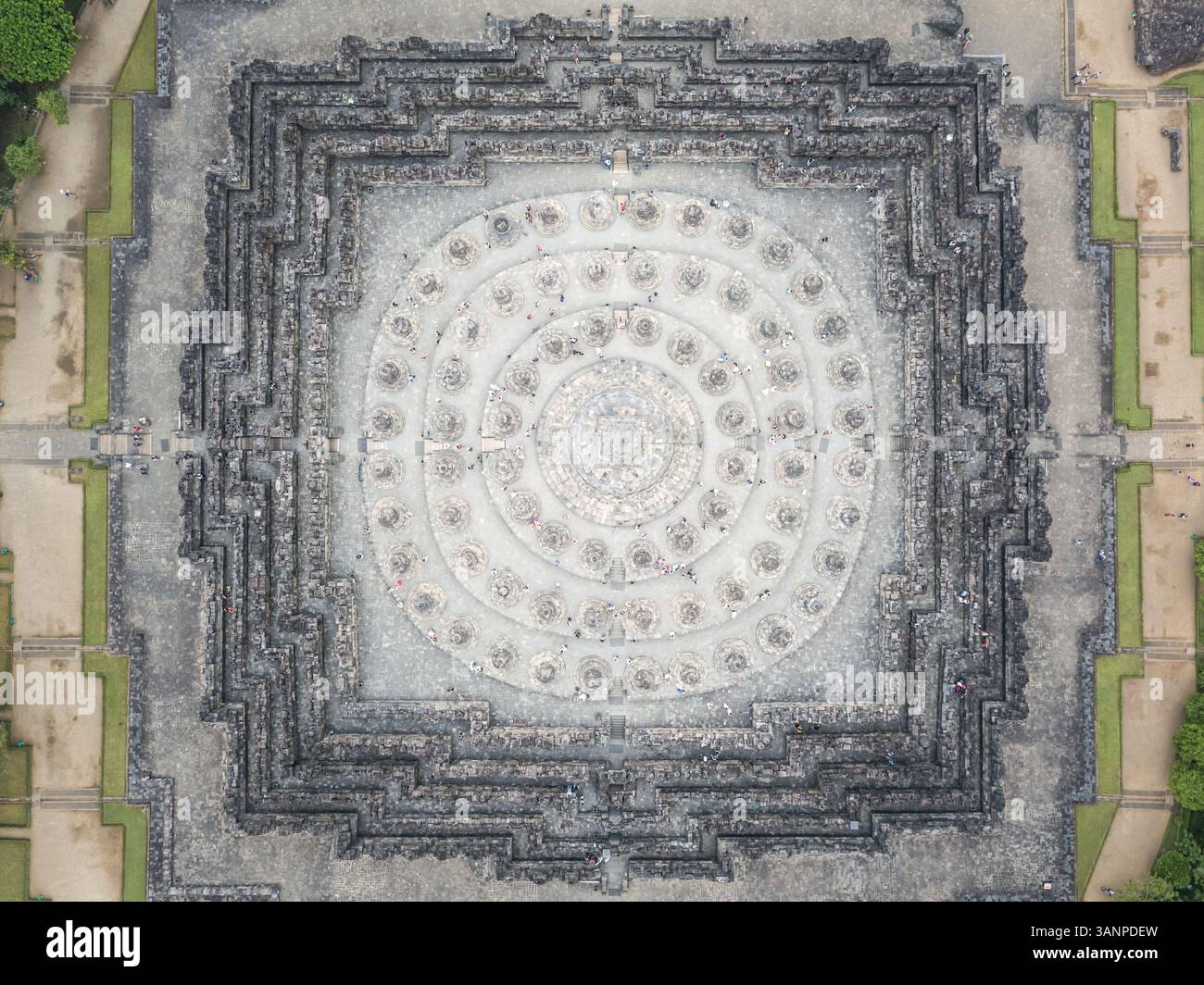 Vue aérienne du plus grand temple bouddhiste du monde Borobudur à Java, Indonésie. Banque D'Images