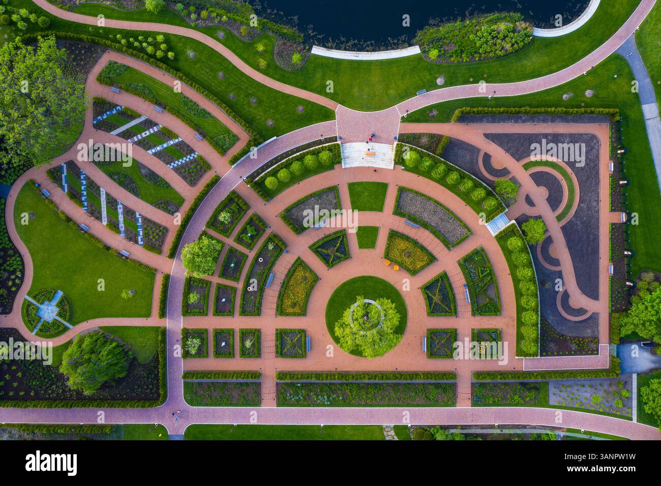 Vue aérienne des parterres de fleurs du parc Cantigny à Wheaton, il au début du printemps, États-Unis. Banque D'Images