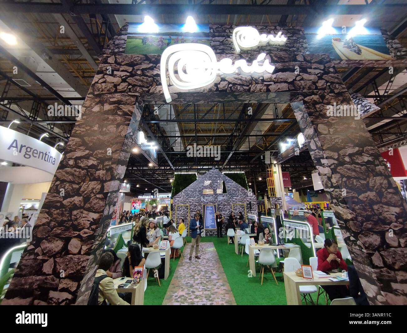 14 avril 2025, Sao Paulo, Sao Paulo, Brésil : Sao Paulo (SP), 04/14/2025 - Economie/Tourisme/Evénements - le salon WTM - World Travel Market Latin America se tiendra à Sao Paulo du 14 au 16 avril et réunira les principaux acteurs du secteur du tourisme, du voyage et de l'hôtellerie. La foire, qui a lieu à Expo Center Norte, rassemble des stands de représentants du tourisme d'états tels que Rio de Janeiro, Bahia, Paraiba, Parana et de plusieurs pays tels que l'Équateur, le Pérou, l'Égypte, Panama, la Colombie, entre autres. (Foto : Leandro Chemalle/Thenews2/Zumapress) (crédit image : © Leandro Chemal Banque D'Images