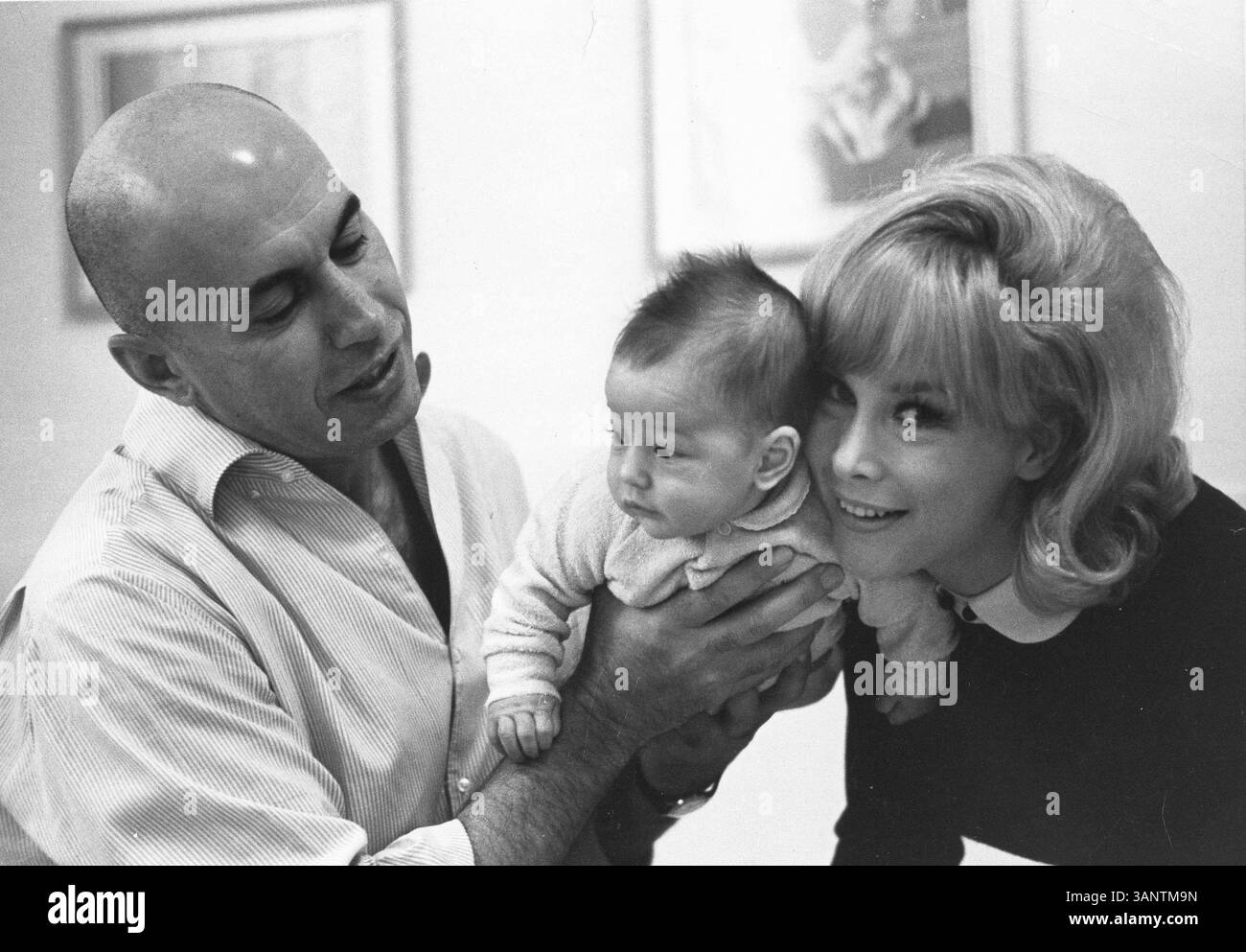 19 juillet 2011 - BARBARA EDEN avec son mari Michael Ansara et son fils Matthew Ansara . Fourni par photos, inc (Crédit image : © Globe photos/ZUMAPRESS.com) Banque D'Images