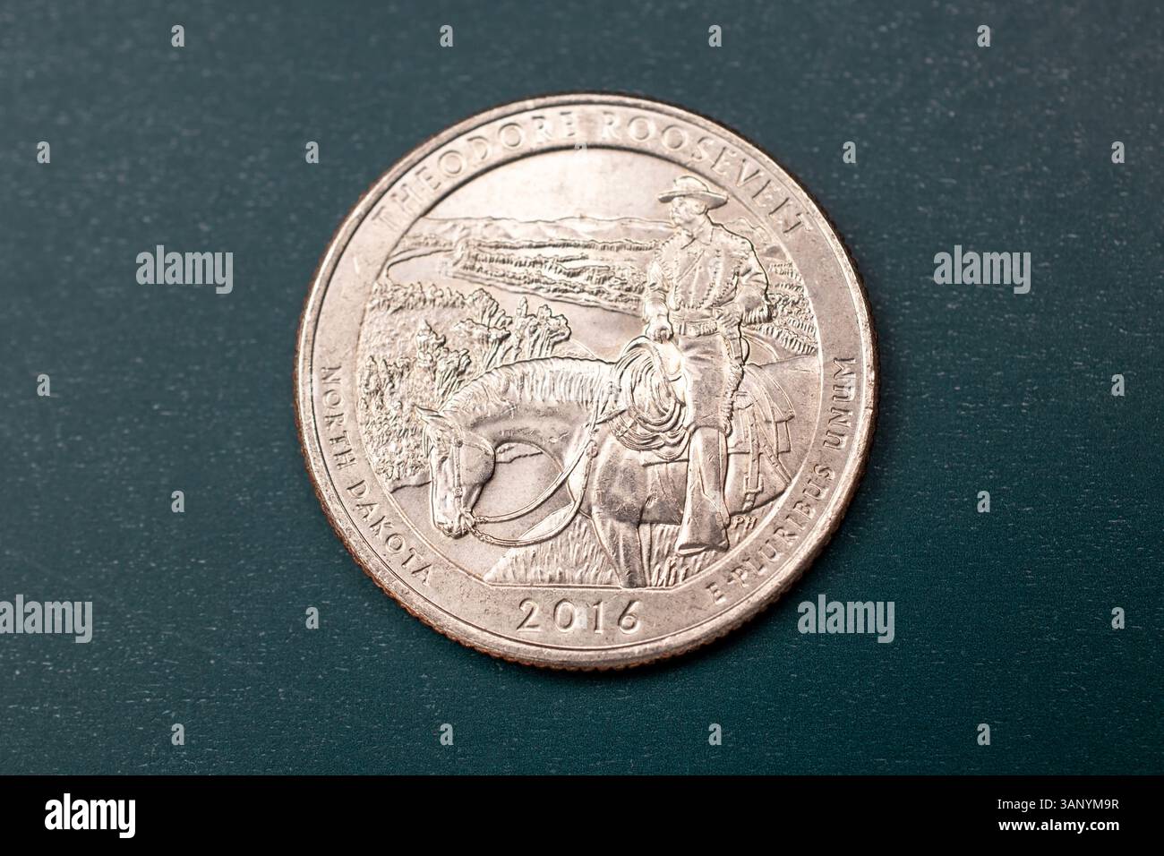 pièce de quart américaine en argent brillant isolée sur blanc Banque D'Images