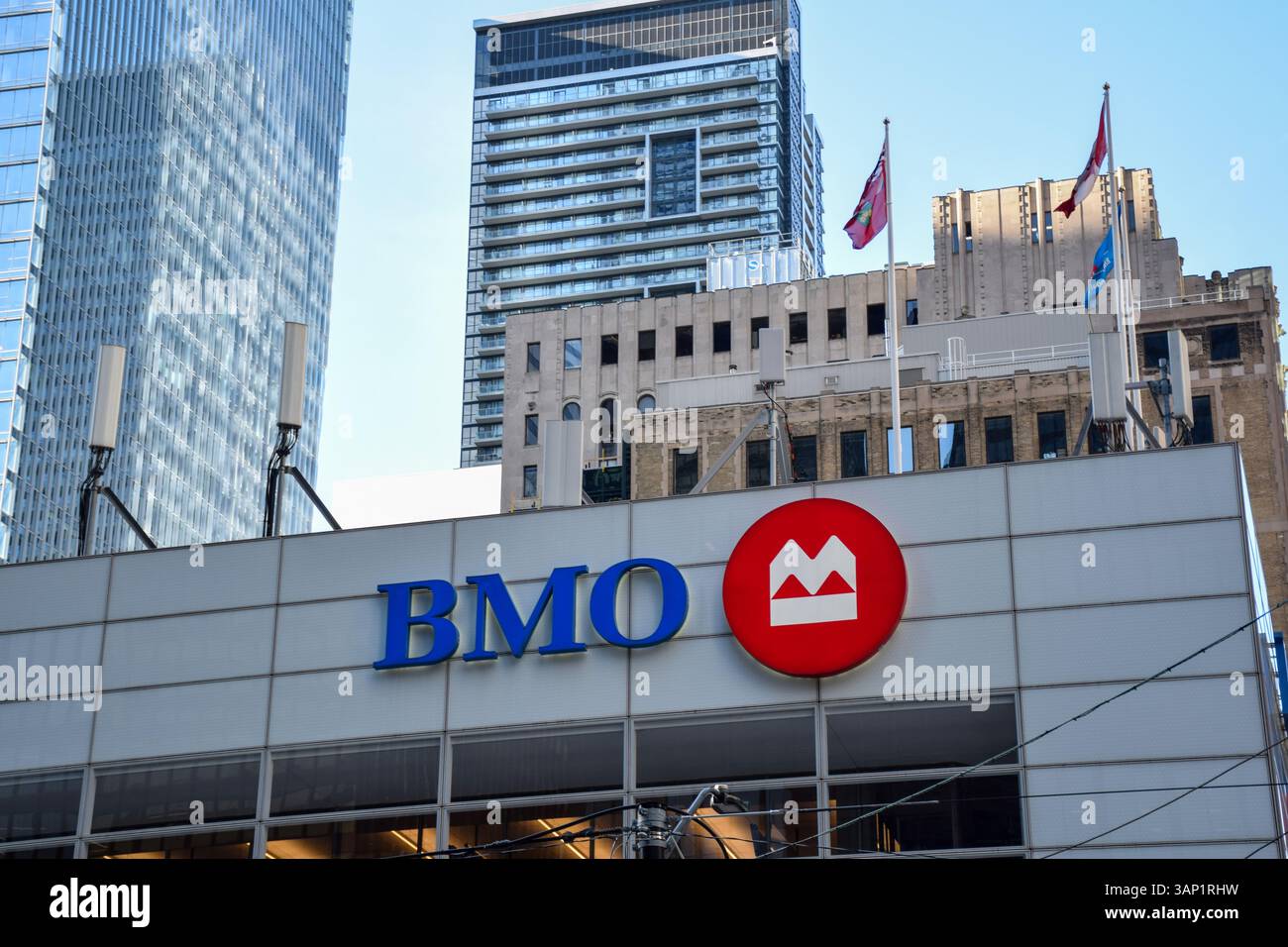 BMO signe sur un édifice du centre-ville de Toronto Ontario Canada le 5 octobre 2024 Banque D'Images