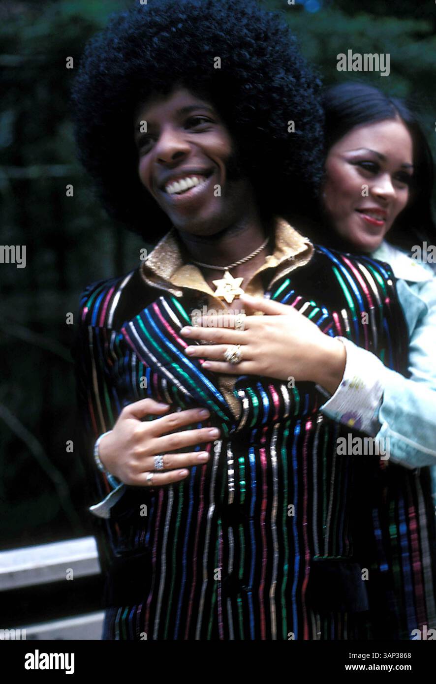 1976 : SLY STONE et sa femme, KATHY. (Crédit image : © Globe photos via ZUMA Press Wire) Banque D'Images