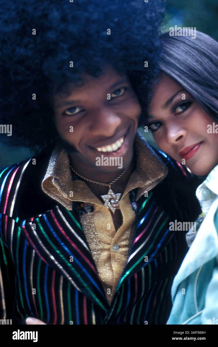 1976 : SLY STONE et sa femme, KATHY. (Crédit image : © Globe photos via ZUMA Press Wire) Banque D'Images