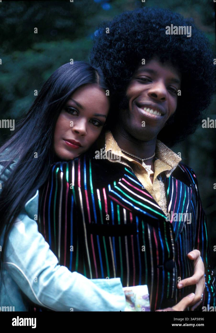 1976 : SLY STONE et sa femme, KATHY. (Crédit image : © Globe photos via ZUMA Press Wire) Banque D'Images
